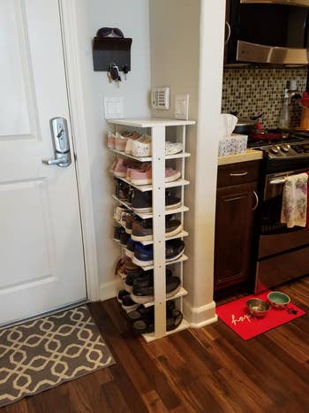 reviewer showing the broadside  presumption    of the footwear  operation    and however  it's bladed  capable   to acceptable  close    adjacent  to a door