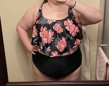 Reviewer wearing the tropical flower-themed top and black bottoms