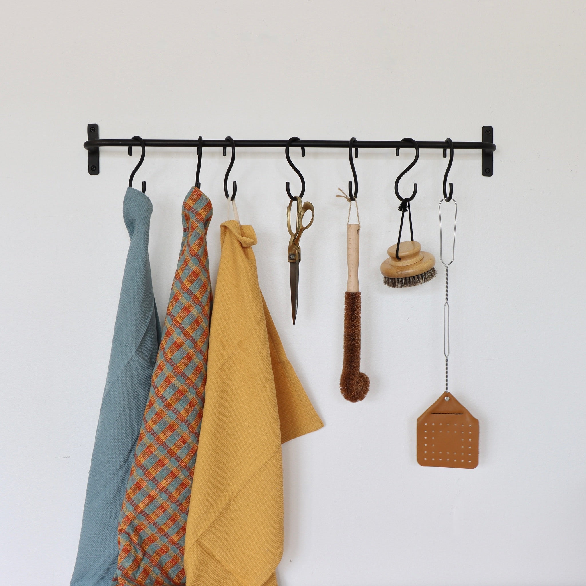 the black hanging rack