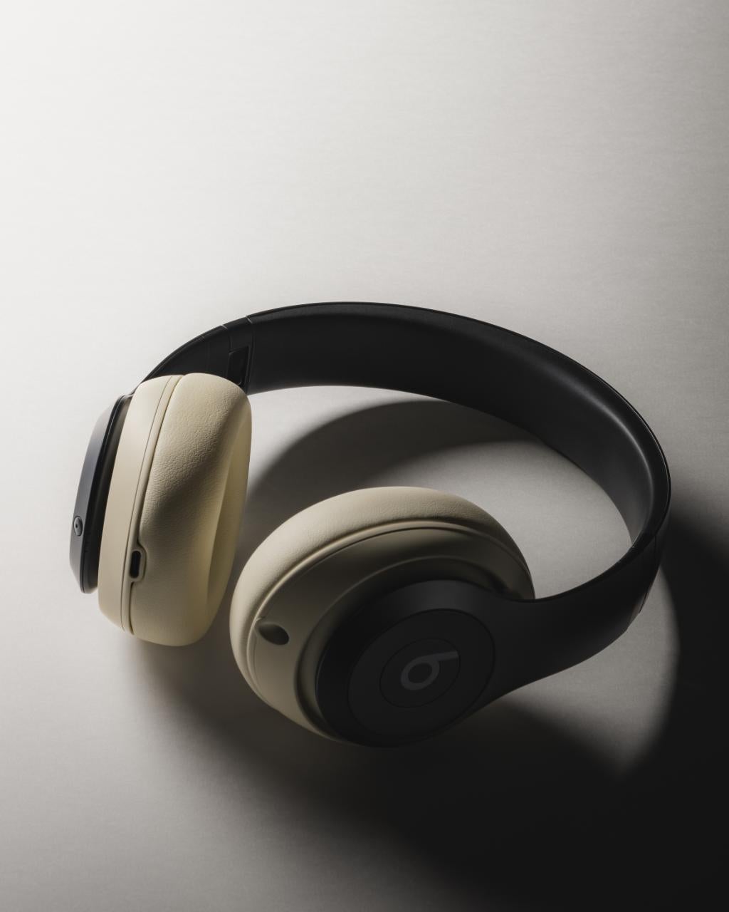 スマホアクセサリーSTÜSSY \u0026 BEATS STUDIO PRO HEADPHONES