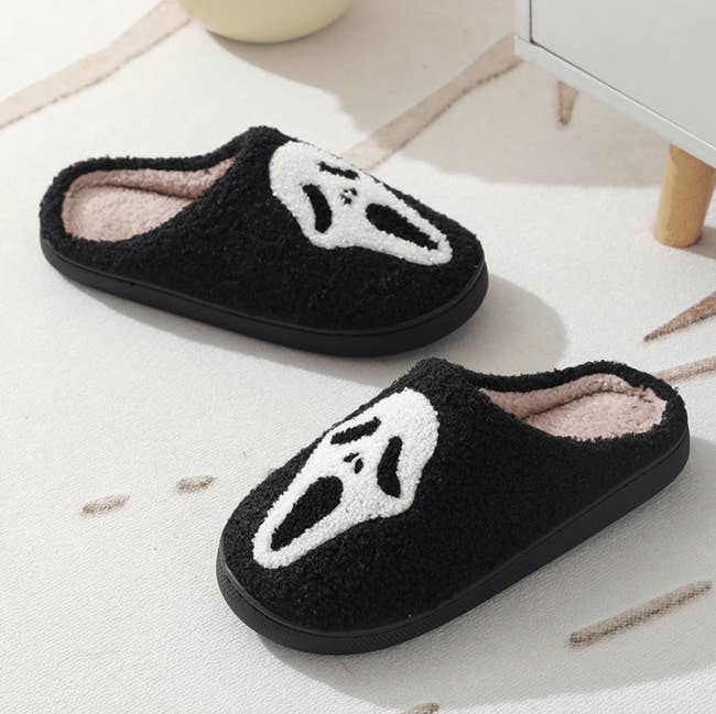 Cozy slippers with horror-themed disguise design, perfect for location comfort. Featured successful a buying article