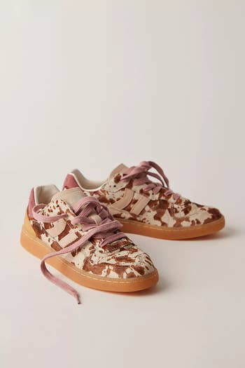 Stylish sneakers with a unsocial patterned plan and pinkish laces, suitable for casual wear