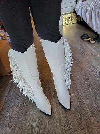 Close up of reviewer wearing product with black leggings
