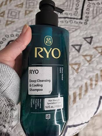 Person holding a vessel  of RYO Deep Cleansing & Cooling Shampoo