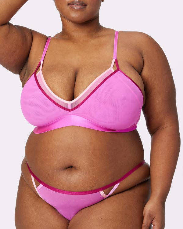  model wearing the two layer bralette in light pink and darker pink