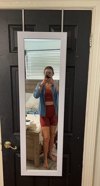 a reviewer poses in the full length mirror