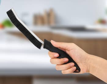Model holding crevice cleaning brush