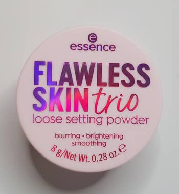 Essence Flawless Skin Trio loose setting powder with blurring, brightening, and smoothing benefits. 8g, net weight 0.28 oz