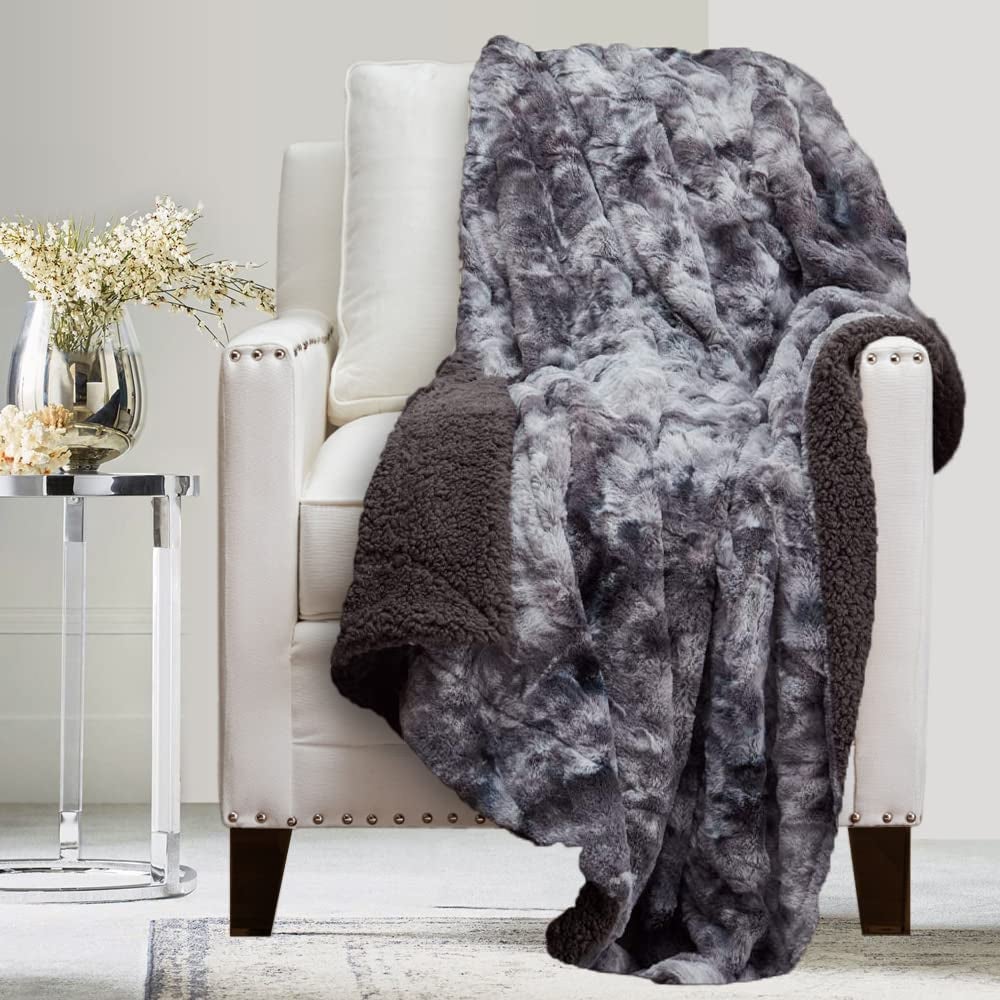 the throw blanket in gray tie dye 