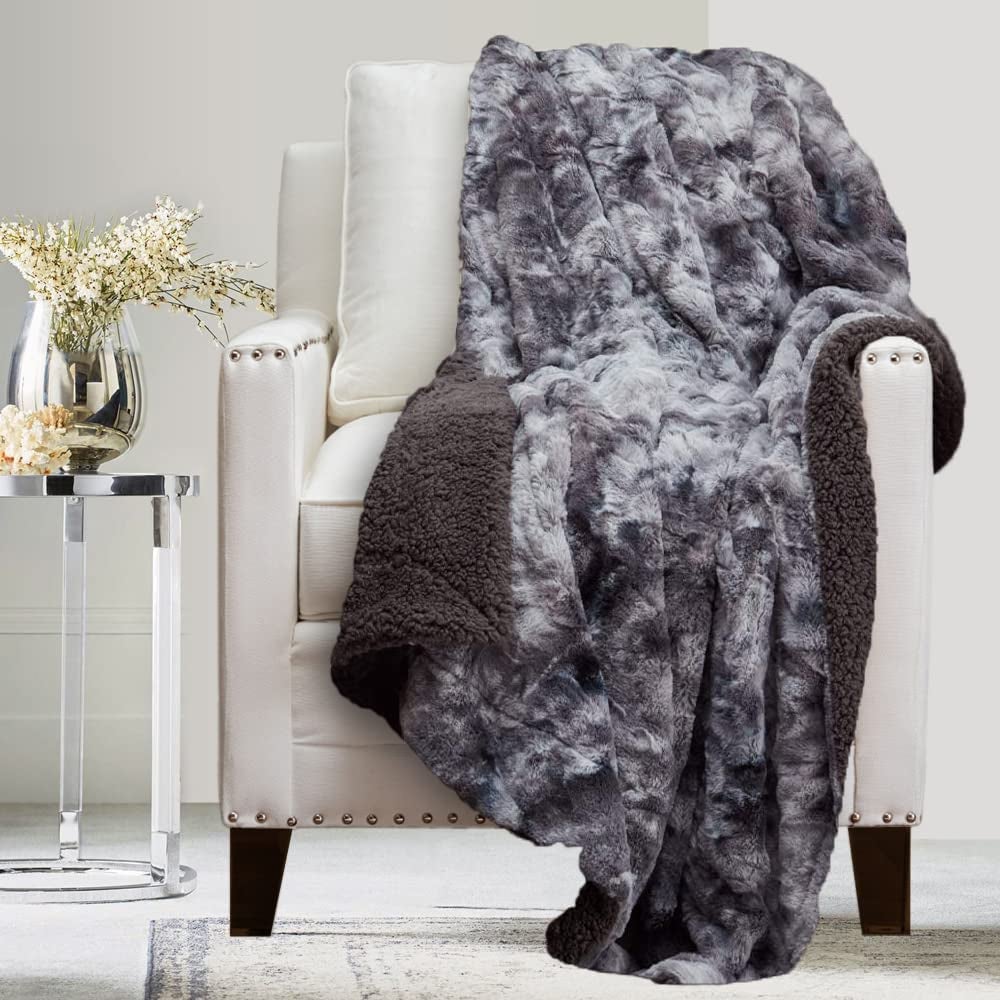 the throw blanket in gray tie dye