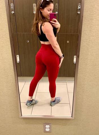 another reviewer showing back of the red leggings