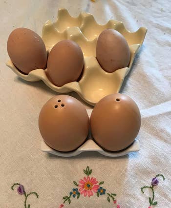 the set next to a reviewer's real hen's eggs that look almost identical
