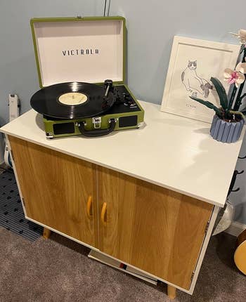 a reviewer's green record player 