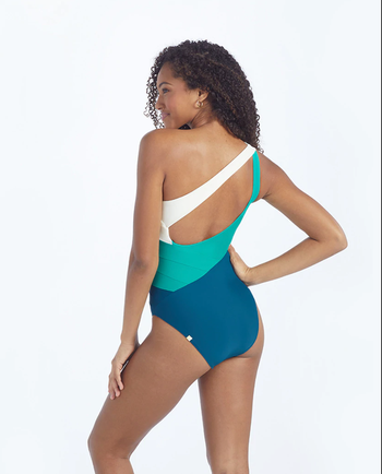 Model showing crossed straps int he back with full butt coverage 