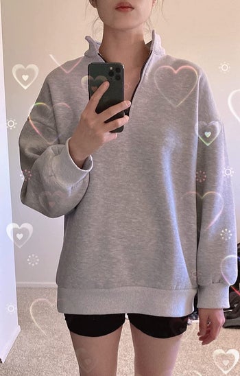 reviewer wearing the sweatshirt in grey