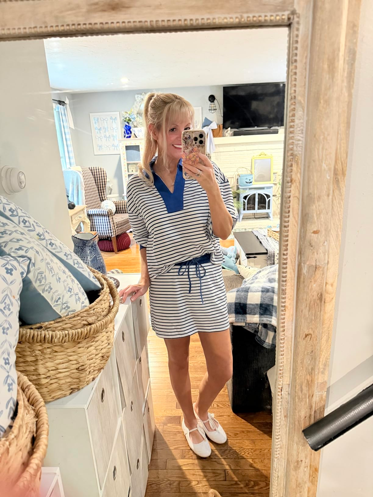 Person successful  a short, striped formal  with puff sleeves takes a reflector  selfie wrong  a stylishly decorated country   featuring location  furnishings