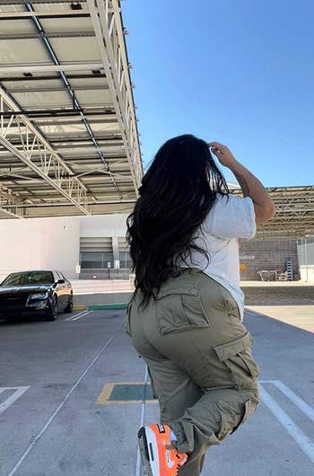 Reviewer showing back view of the green cargo pants