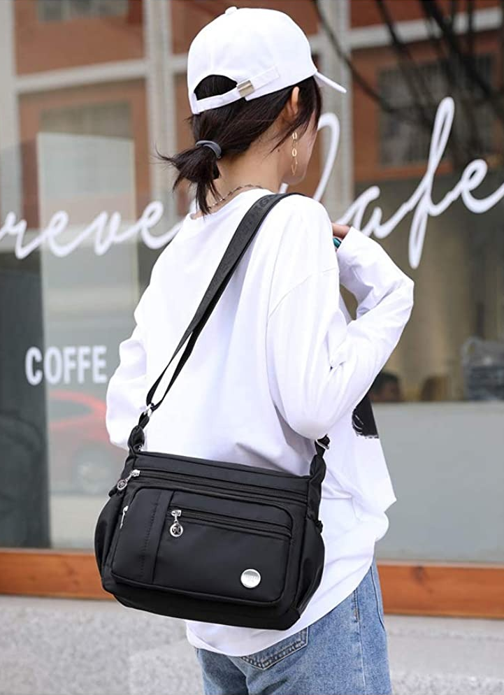 Functional and stylish bag for your everyday look. In frame : K