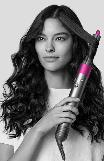 A model with curls using the curling wand