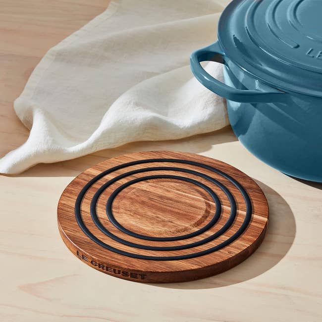 acacia wood trivet with magnetic rings