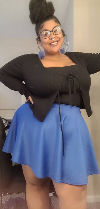 Reviewer wearing the skirt in blue