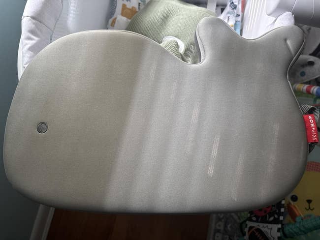 Cushy whale-shaped bath kneeler with a non-slip surface, designed for comfortableness during babe bath time