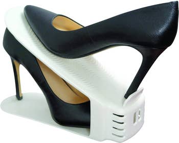 sideview showing how a pair of heels stack on top of each other using the space saver