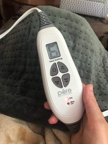 Image of reviewer holding white remote