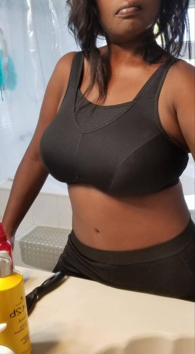 Reviewer in the black sports bra with a mesh panel at the top 