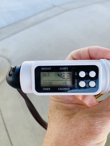 different reviewer showing close up of screen counter