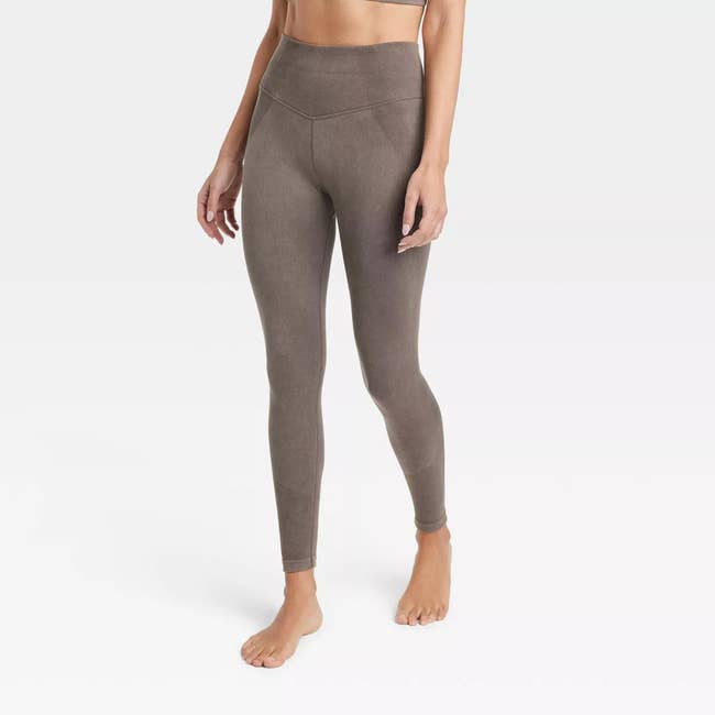 27 Best Squat Proof Leggings That Reviewers Swear By