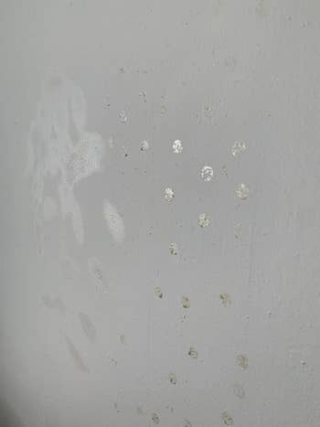 網頁設計 a before image of a wall with bunch of sticky residue on it