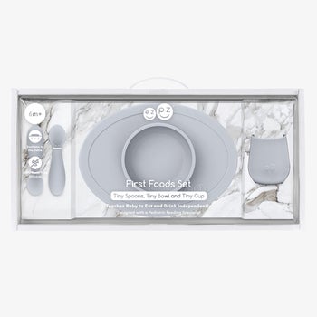 The gray silicone set in packaging