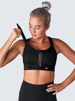 model showing how the shoulder straps can be adjusted for more support