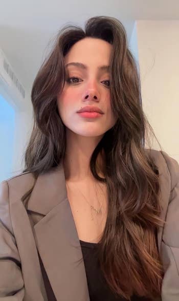 reviewer with agelong brushed looking hair