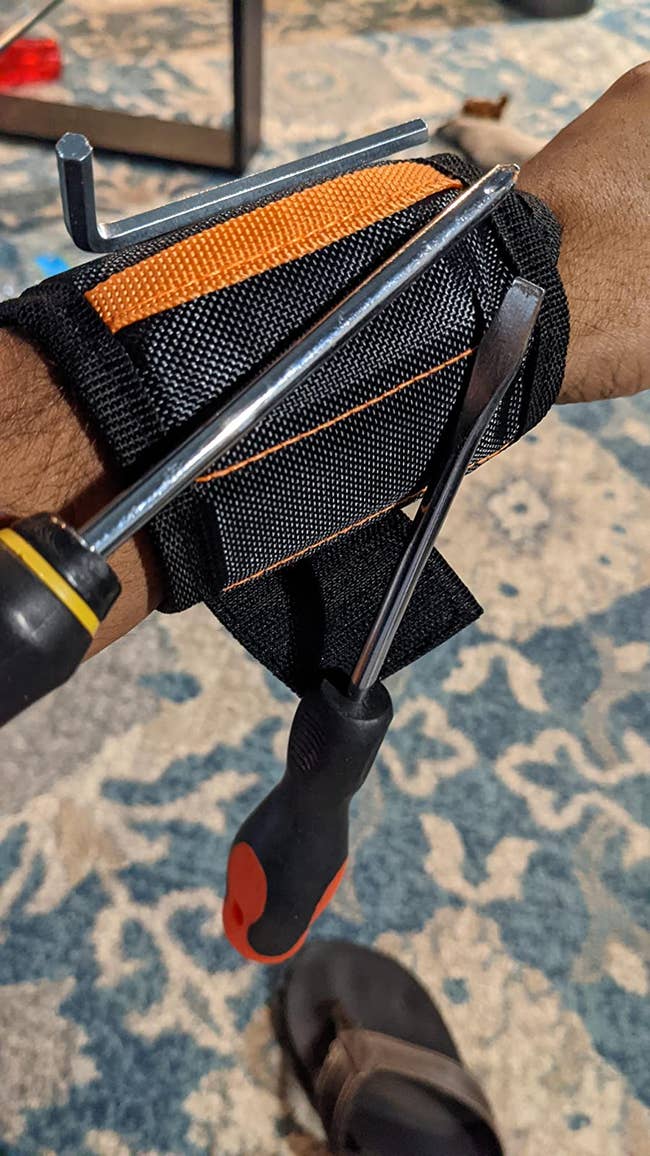 the magnetic wrist band with screw drivers attached to it