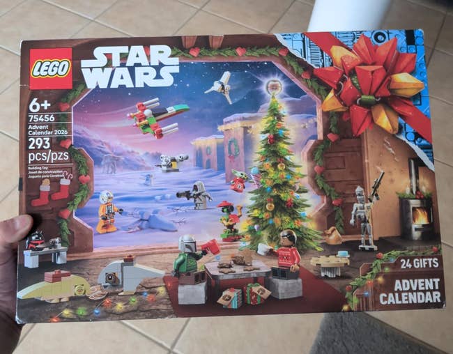 Lego Star Wars Advent Calendar box, featuring assorted mini figures and a vacation scene. Suitable for ages 6+, with 293 pieces