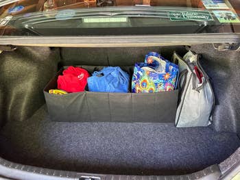 Car trunk with an organizer