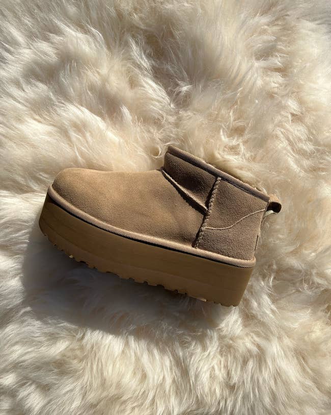 the mini platform ugg boot in the color sand 