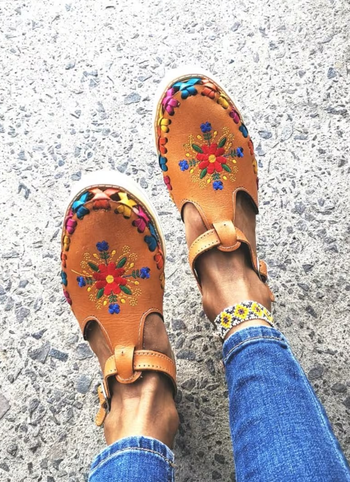 a model wearing the huaraches