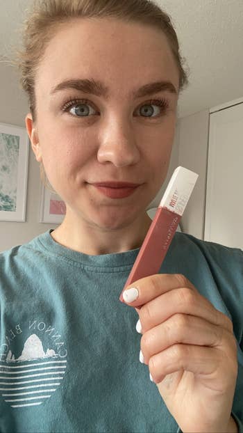 BuzzFeed editor with pink matte lipstick 