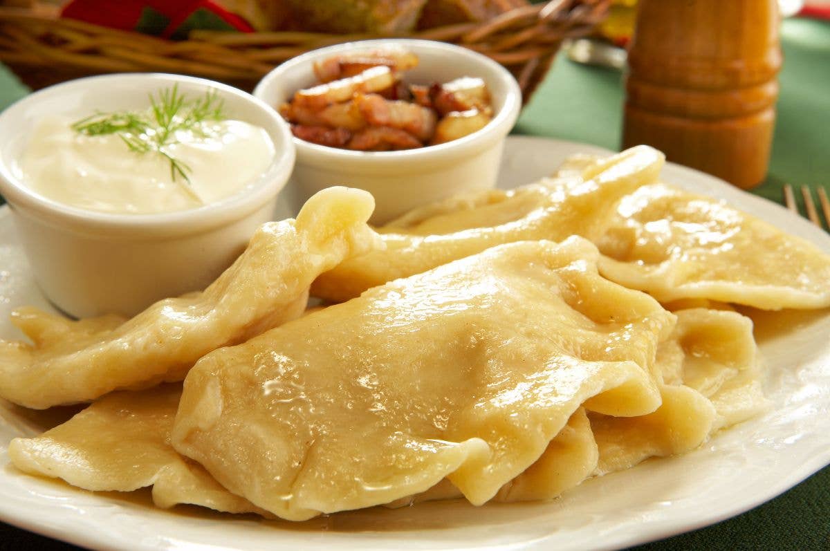 Zhurek. Польские pierogi ruskie. Польская кухня. Польская Национальная кухня. Польская кухня национальные блюда.