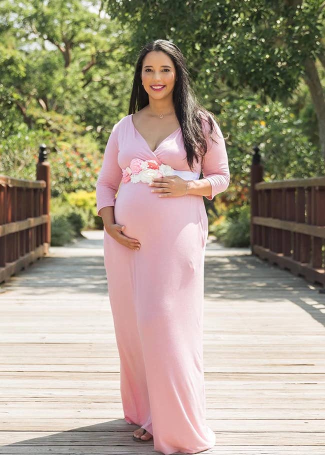 25 Best Maternity Photo Shoot Dresses To Rock A Bump In 25 Best Maternity Photo Shoot Dresses To Rock A Bump In