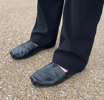 Image of reviewer wearing black shoes