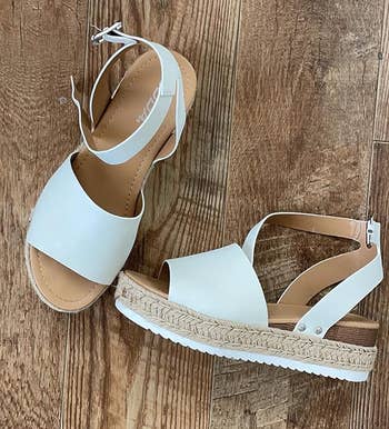 reviewers white sandals