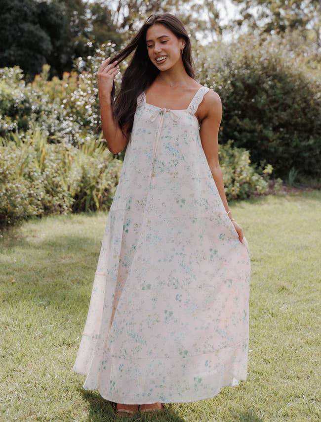 24 Flowy Dresses That Give Running In A Field 24 Flowy Dresses That Give Running In A Field