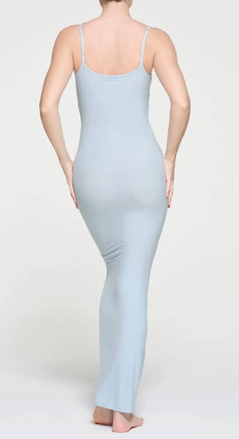 model showing the back view of the light grey dress