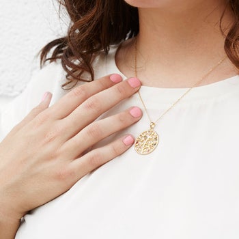 model wearing the necklace