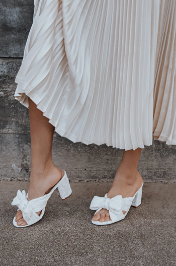 white bow shoes