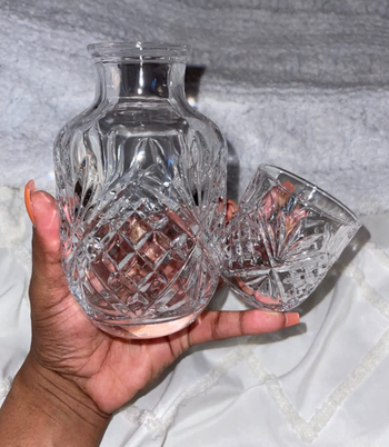 reviewer holding the carafe with lid off